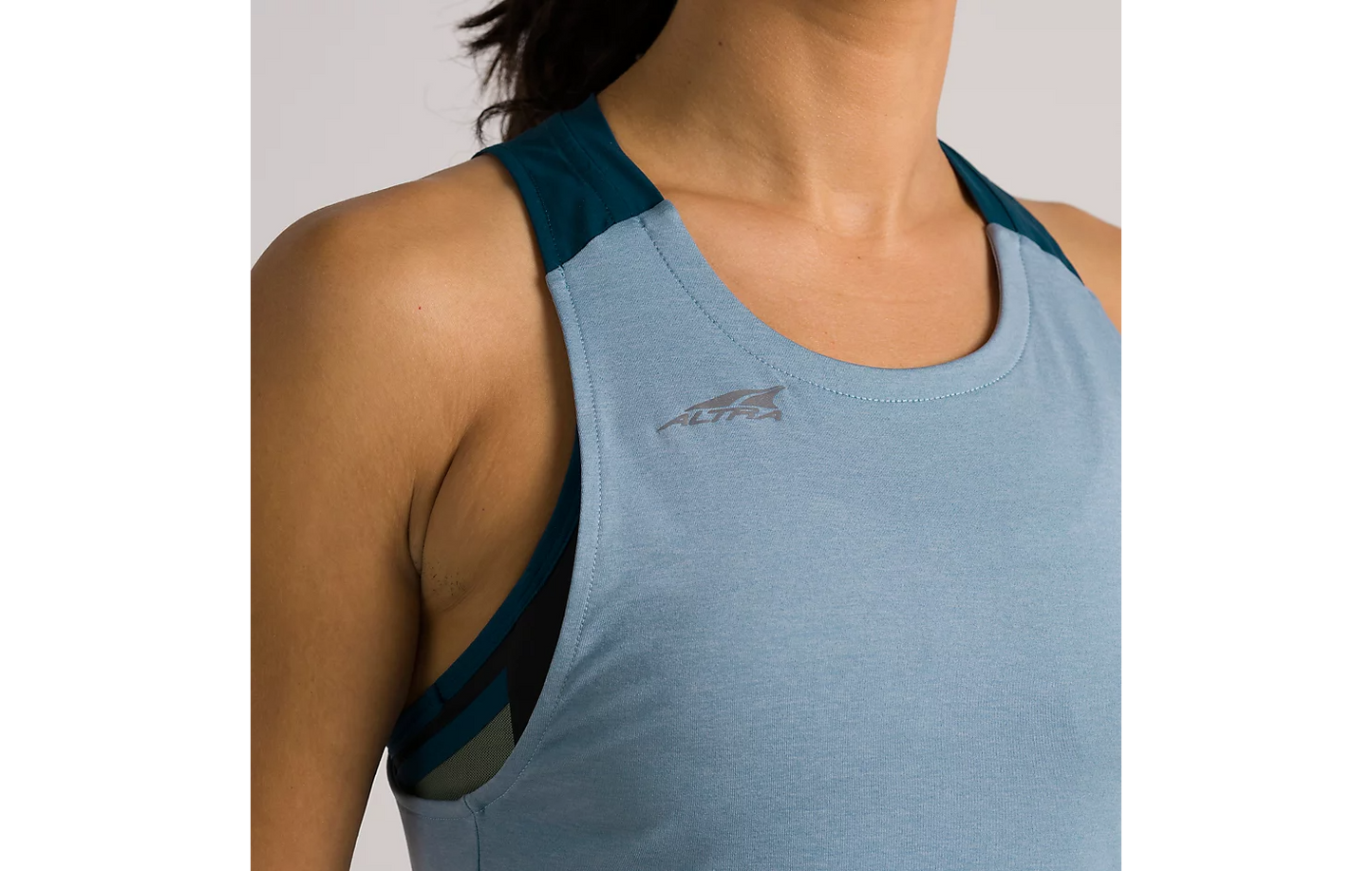 WOMEN'S PERFORMANCE TANK